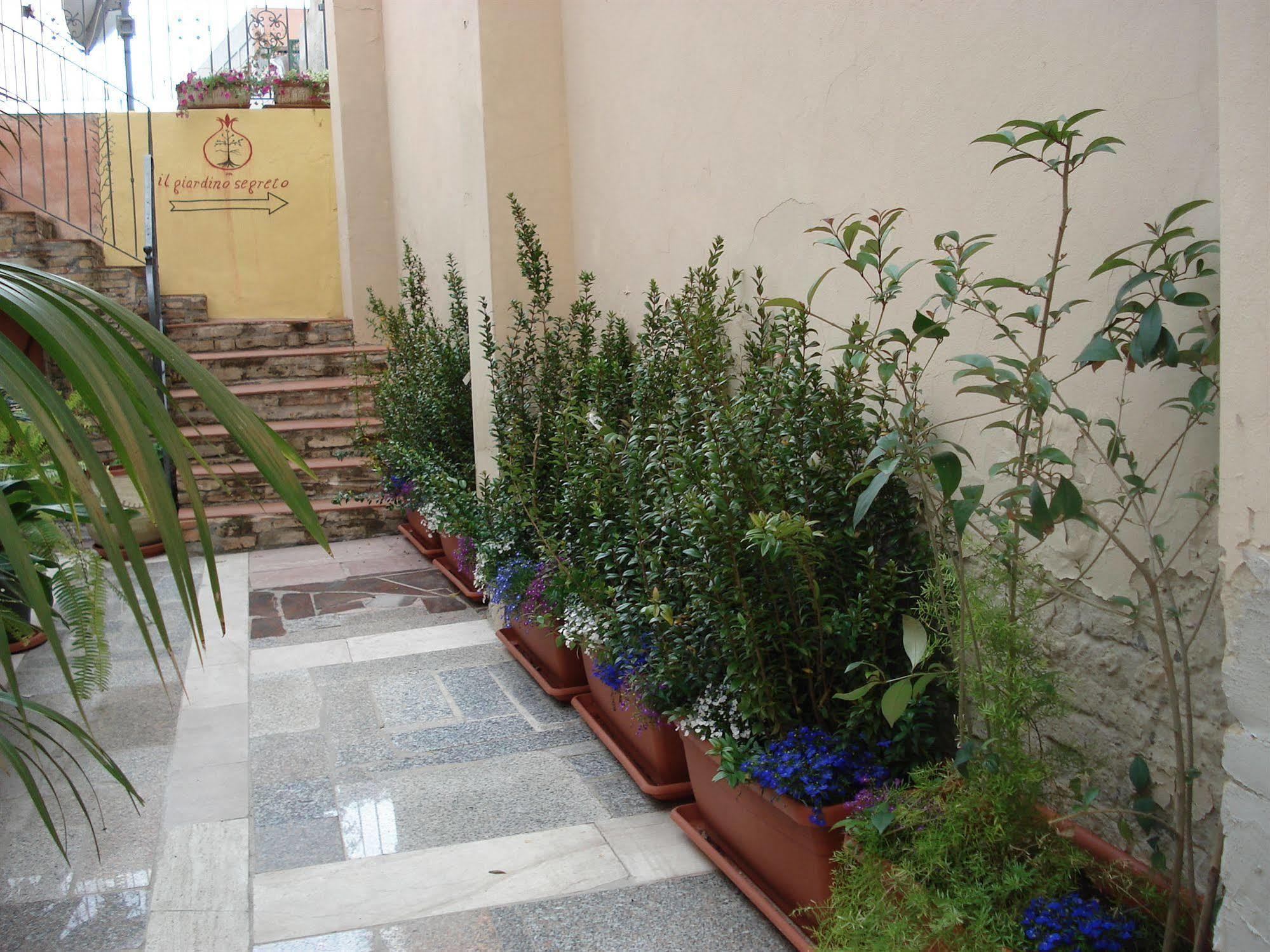 Guest House Il Giardino Segreto Cagliari Exterior foto
